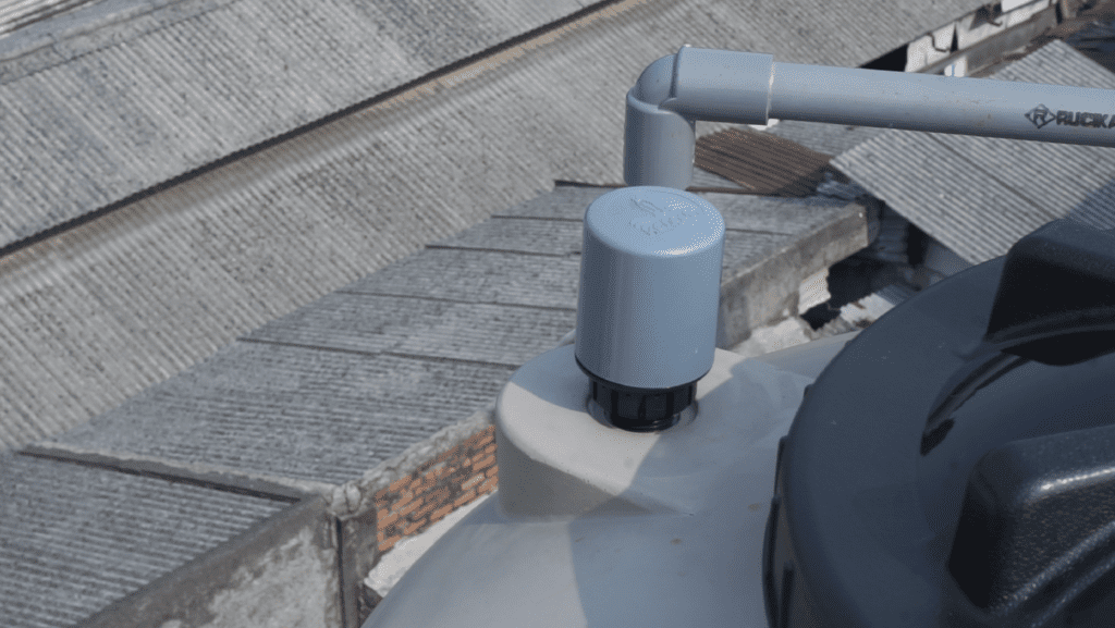 Cara merawat tangki air dengan menutup ventilasi.