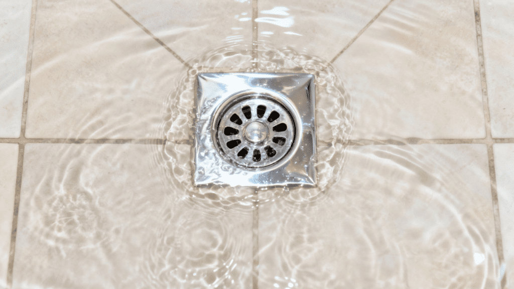 Bahaya Buang Air Kecil Langsung ke Floor Drain
