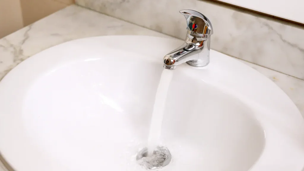 Penyebab, Dampak, dan Cara Menjernihkan Air Sumur atau PAM Kotor